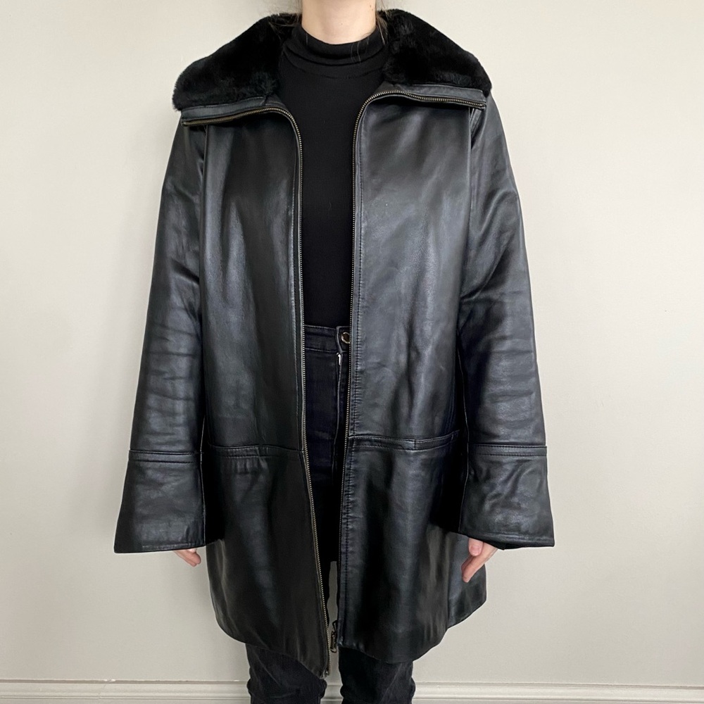 Danier 100% genuine leather & shearling coat. 🖤